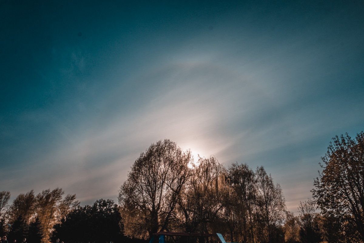 И, может, тогда я увижу твой свет Сквозь тысячи тысяч созвездий.