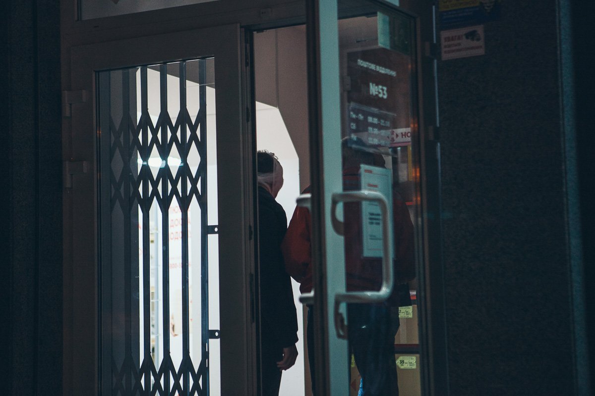 Парень получил ранение в области лица, врачи оказали пострадавшему помощь на месте происшествия 