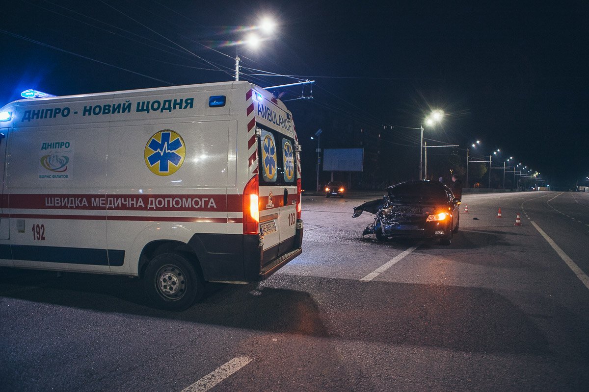 В Днепре на Набережной Заводской столкнулись Chevrolet и SsangYong В Днепре на Набережной Заводской столкнулись Chevrolet и SsangYong