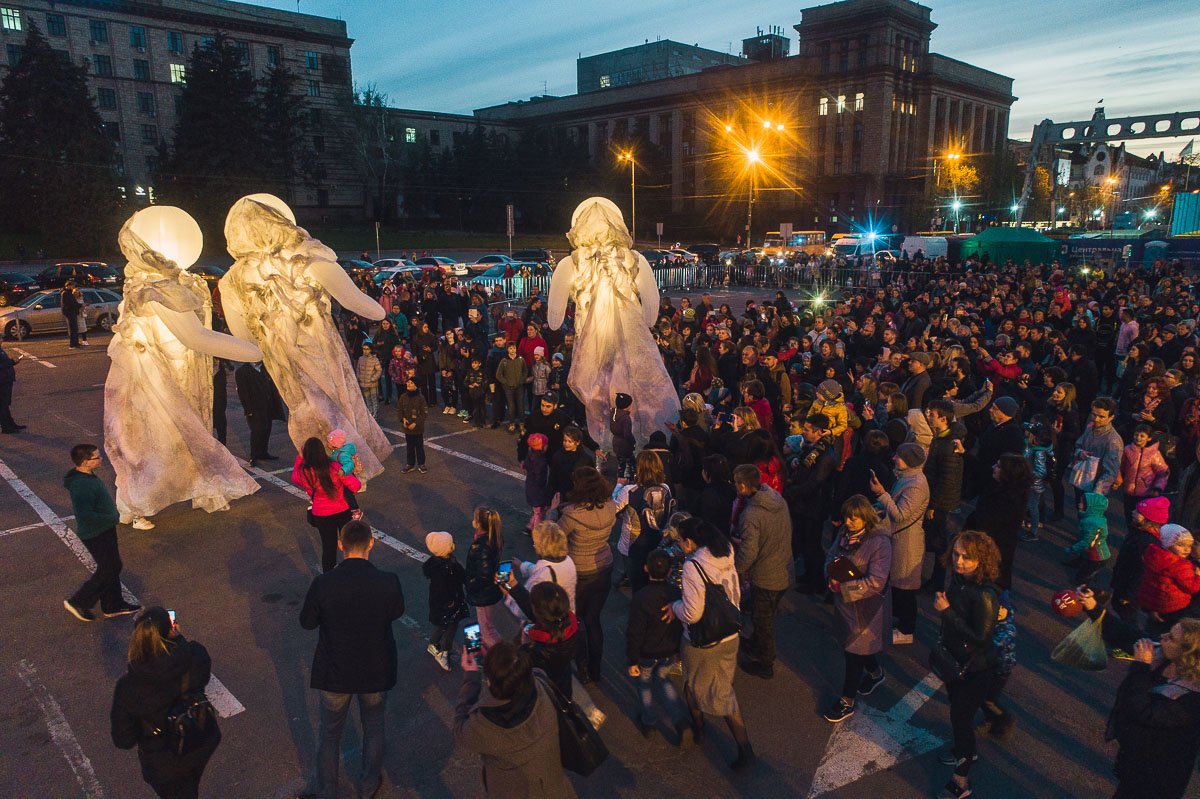 Дети и взрослые были очарованы происходящим 