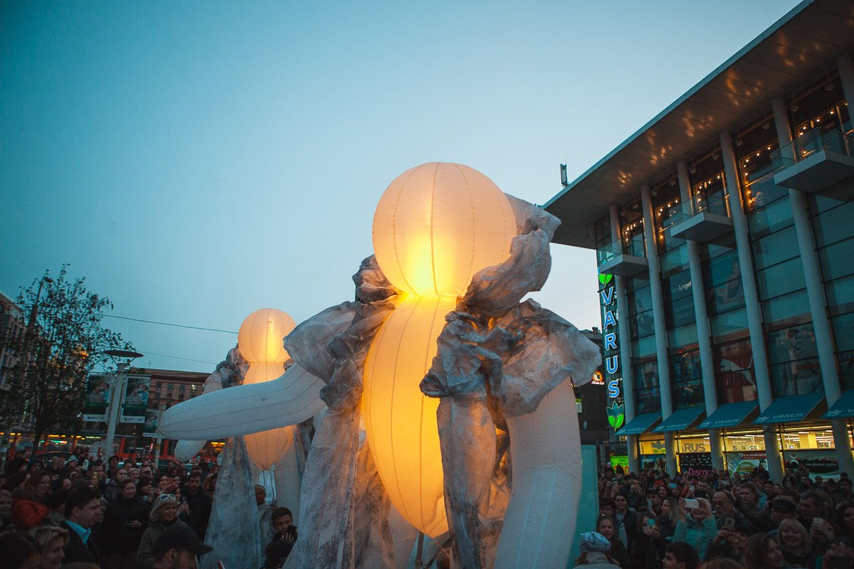 Воздушные и легкие фигуры приковали взгляды горожан 