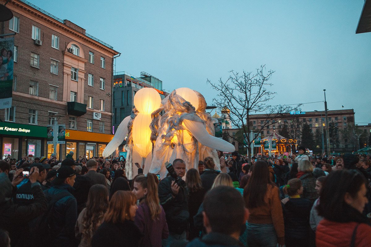 Светящиеся живые фигуры 