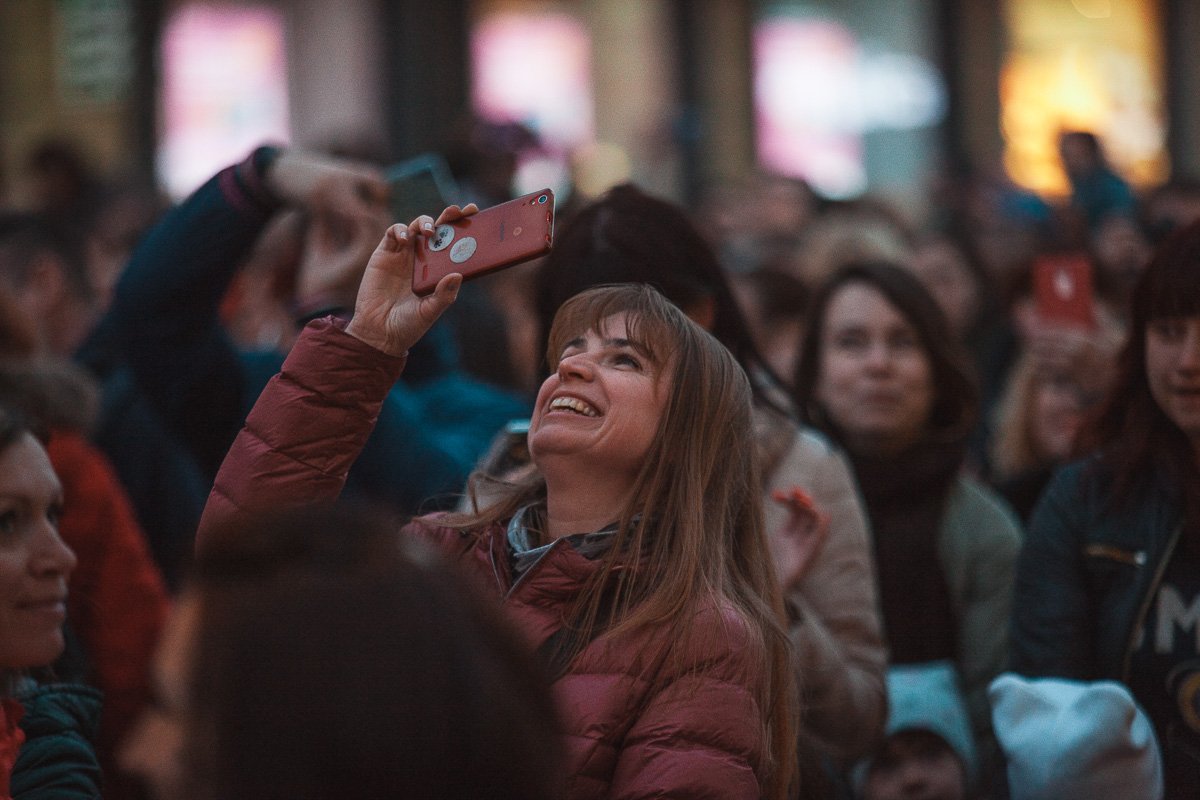 Каждый пытался запечатлеть этот момент 