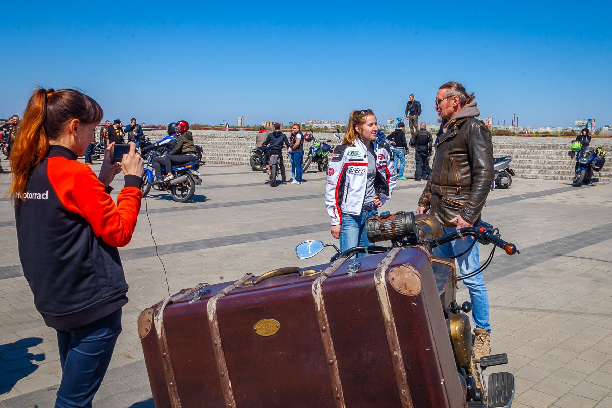 Рев моторов был слышен в разных уголках города Рев моторов был слышен в разных уголках города