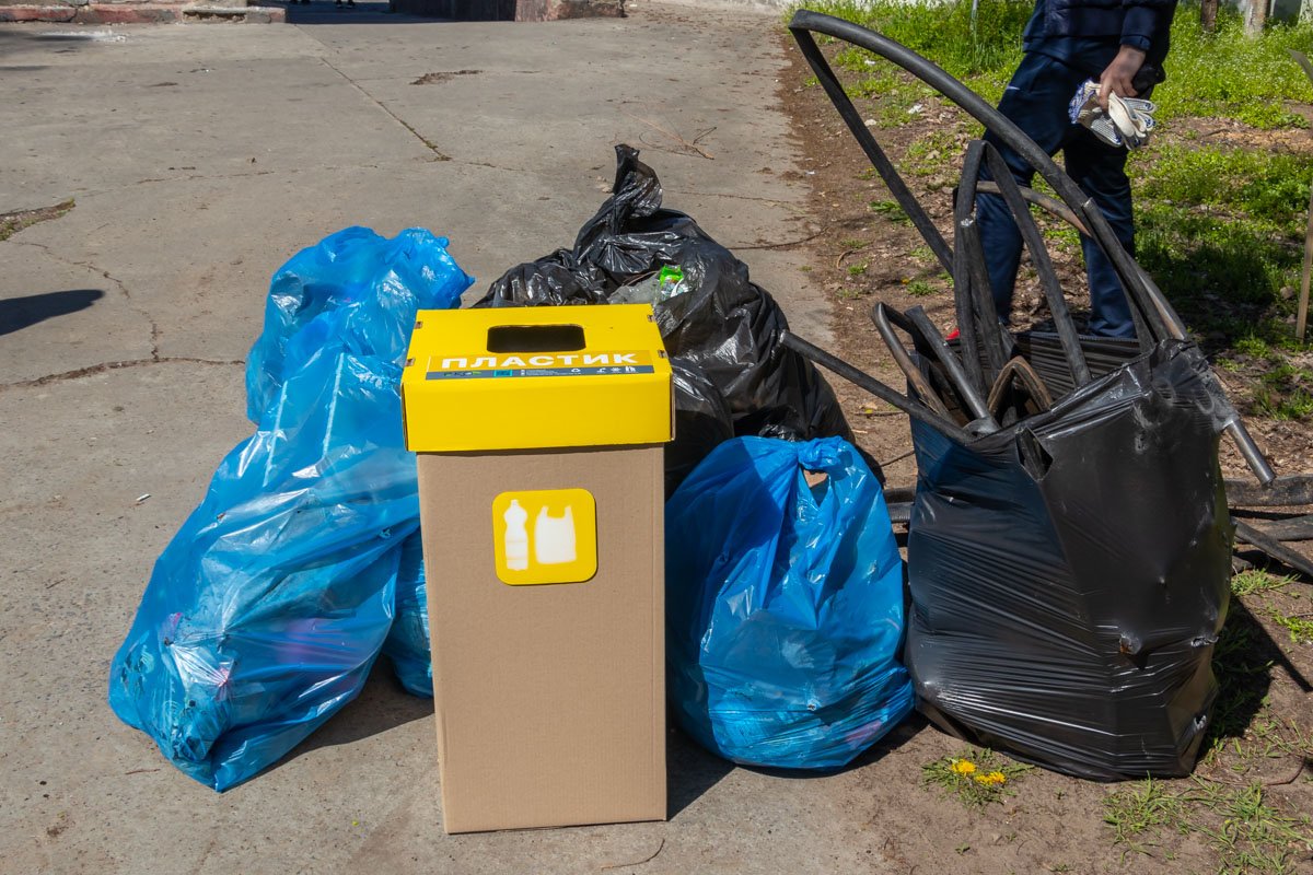 На субботнике рассказывали о сортировке мусора На субботнике рассказывали о сортировке мусора