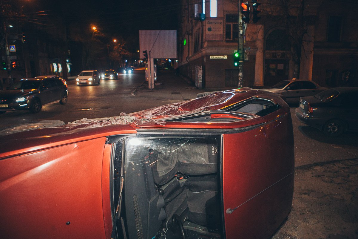 Очевидцы вызвали на место происшествия полицию Очевидцы вызвали на место происшествия полицию