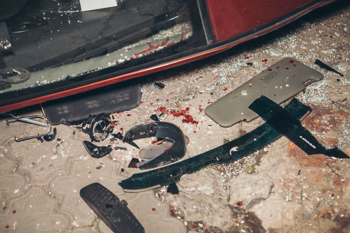 Также пострадал водитель такси, но от госпитализации отказался Также пострадал водитель такси, но от госпитализации отказался