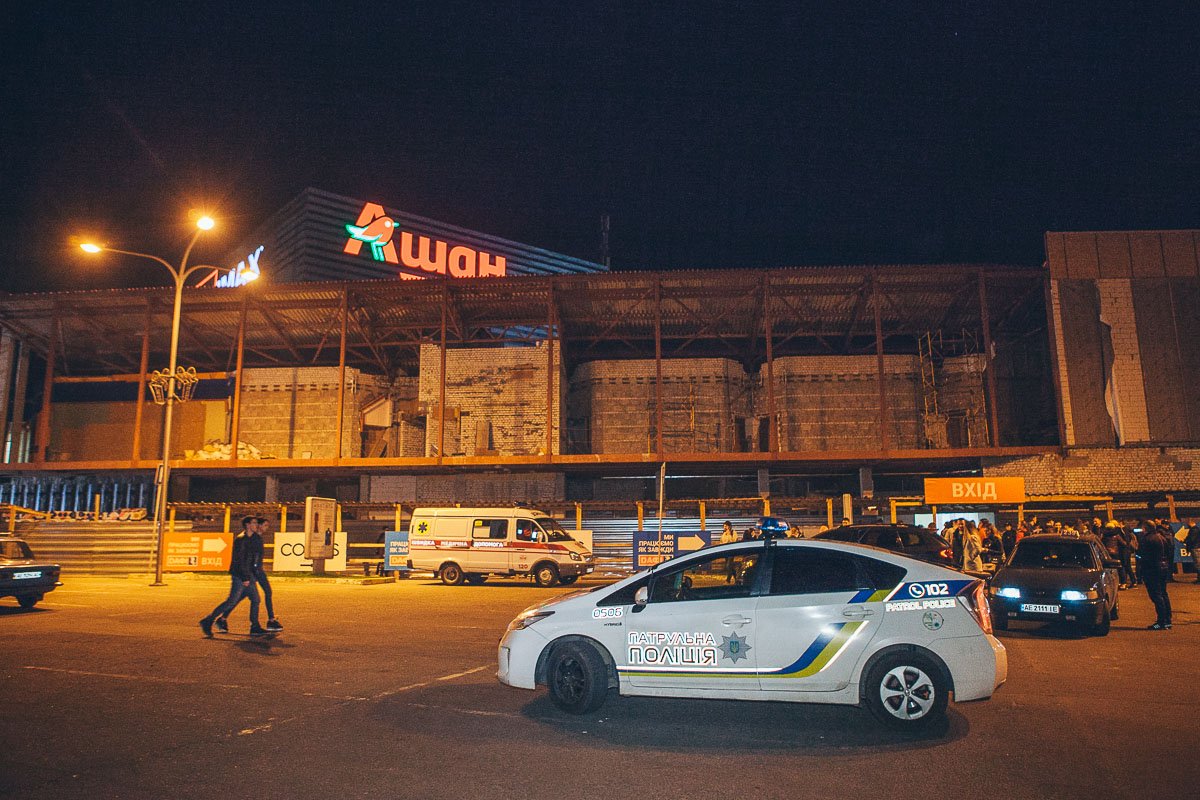 Парковка возле "Дафи" буквально опустела
