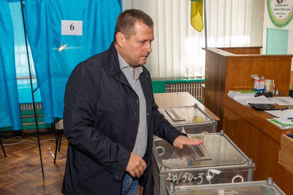 После того, как Борис Филатов отдал свой голос, он пообщался с представителями СМИ После того, как Борис Филатов отдал свой голос, он пообщался с представителями СМИ