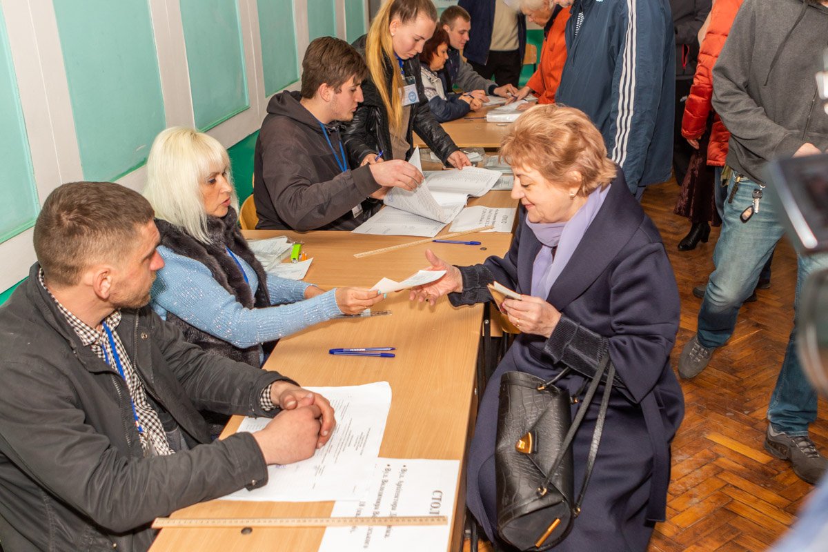 Желающих проголосовать на участке не много Желающих проголосовать на участке не много