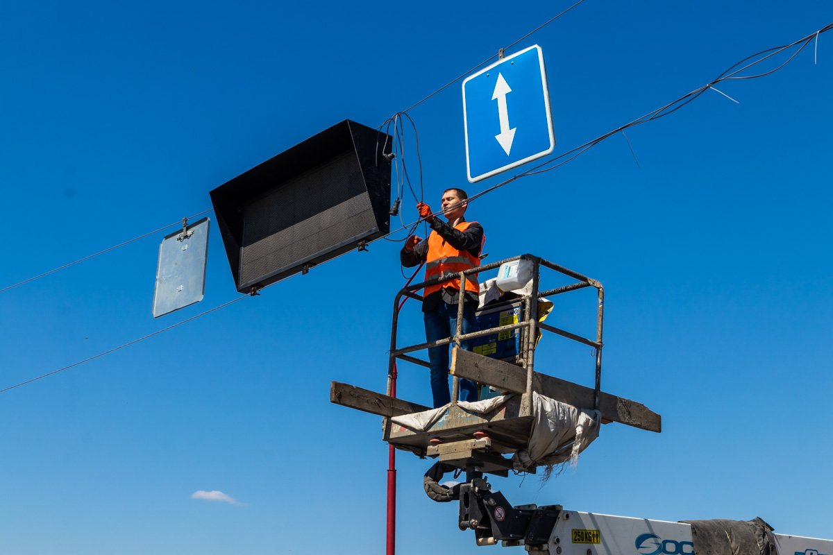 На то, чтобы закончить работу, им понадобится около часа