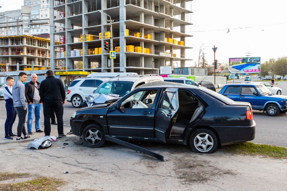 Chery ехала прямо по улице Генерала Пушкина Chery ехала прямо по улице Генерала Пушкина
