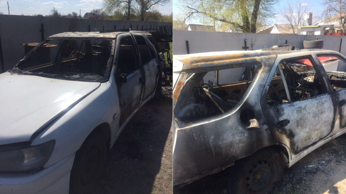 В Днепре во дворе частного дома сожгли Peugeot 1