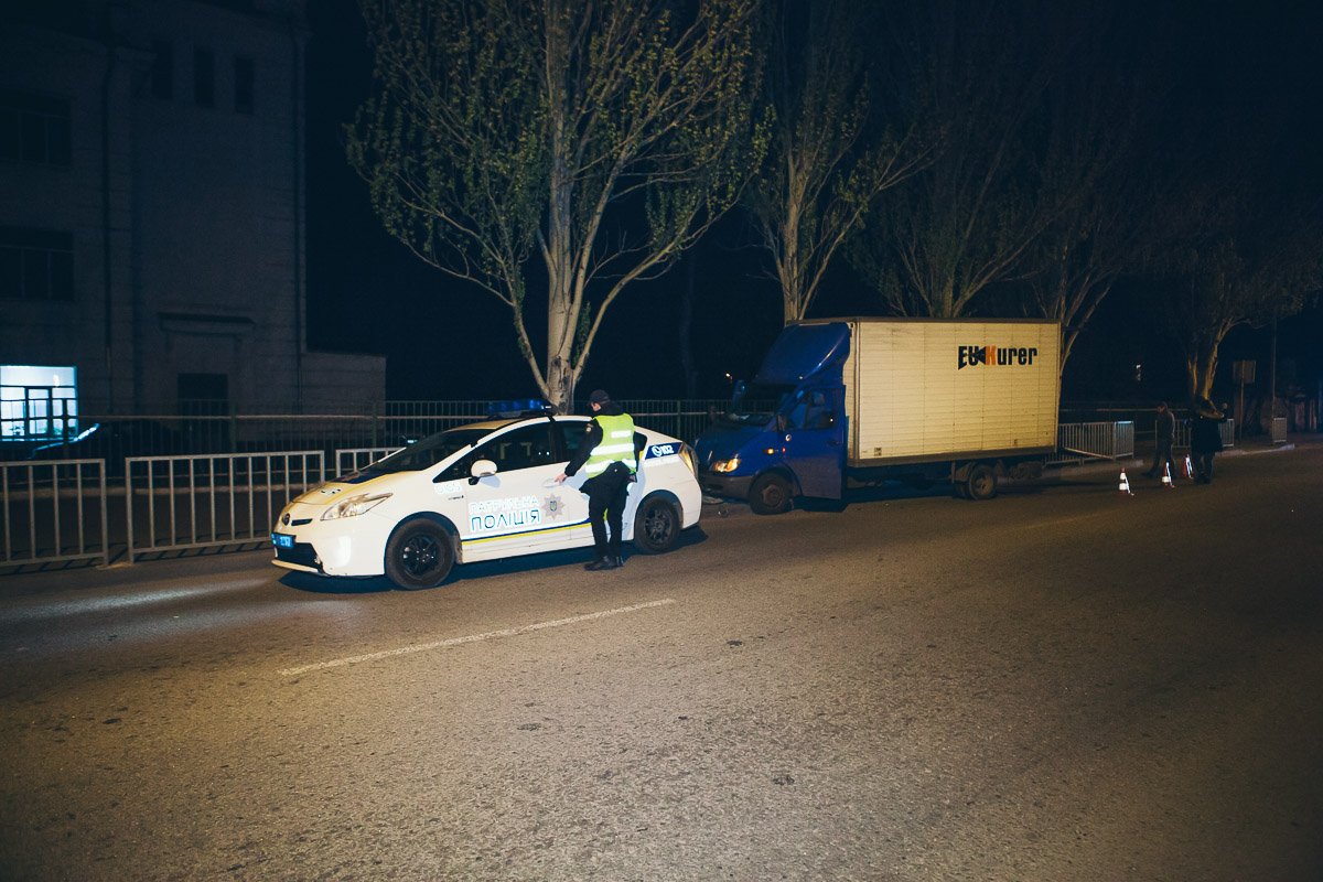 Патрульные оградили место аварии Патрульные оградили место аварии