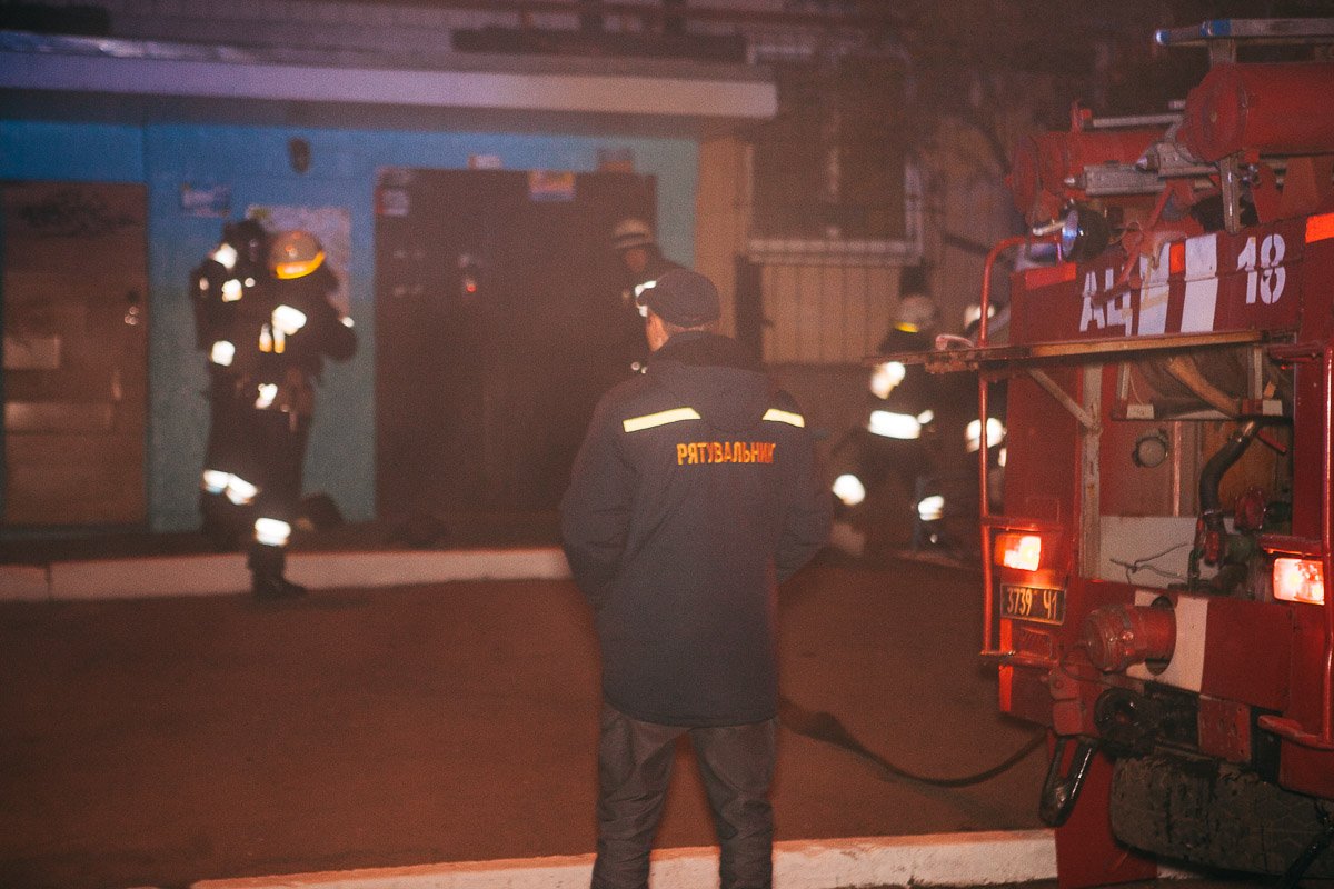 На месте работали спасатели 18-й пожарно- спасательной части На месте работали спасатели 18-й пожарно- спасательной части