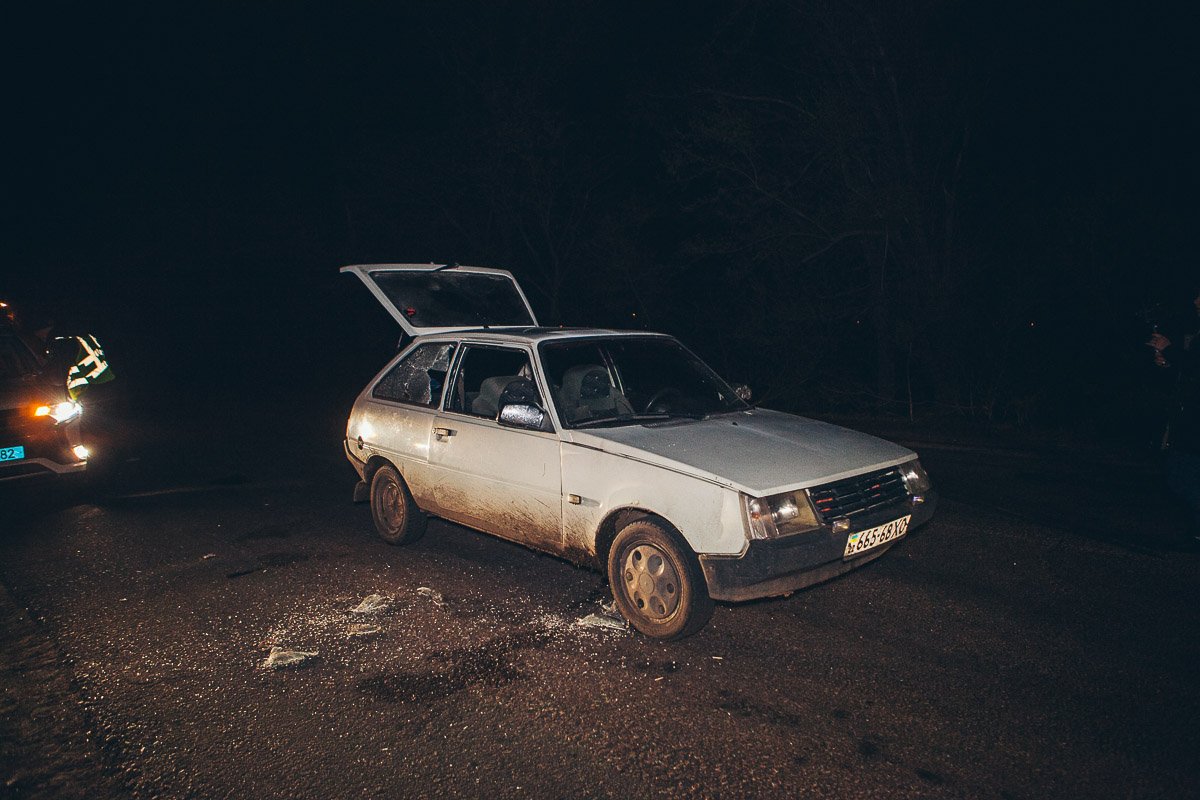 Мужчины не хотели выходить из авто и даже зацепили одного из полицейских Мужчины не хотели выходить из авто и даже зацепили одного из полицейских