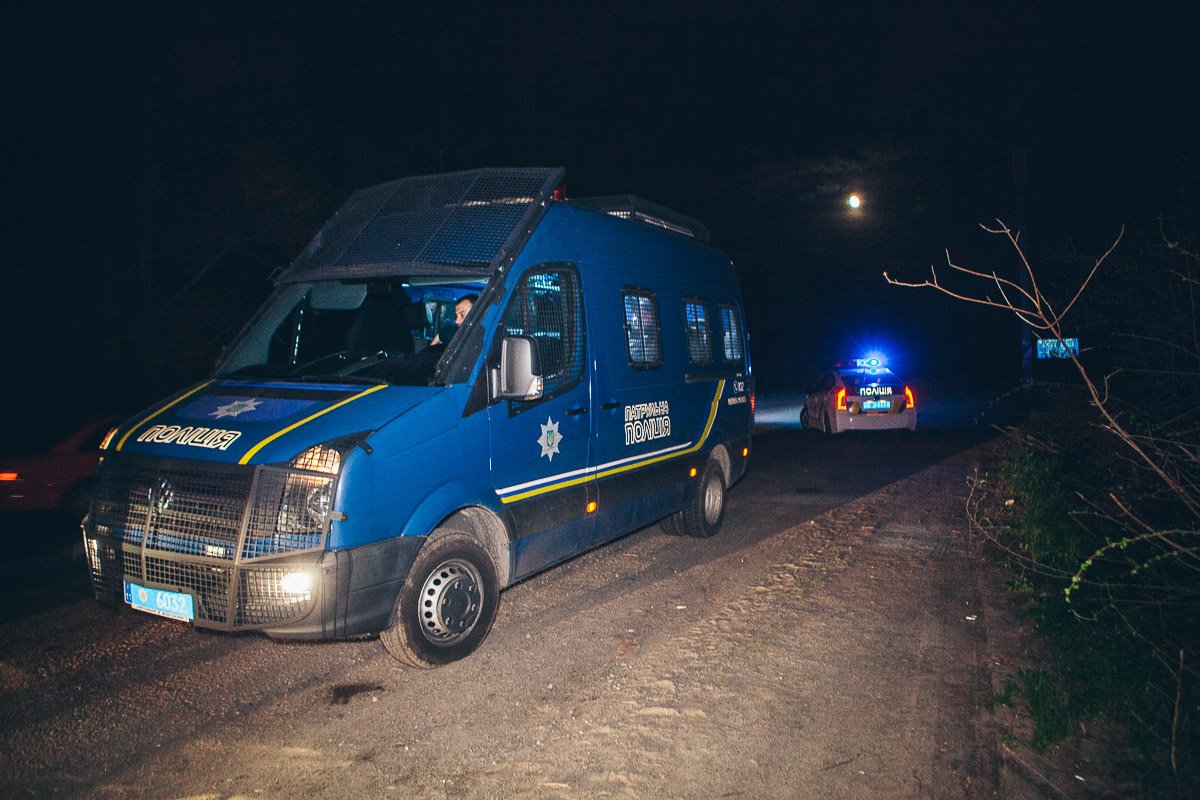 Троих мужчин доставили в Самарское отделение полиции Троих мужчин доставили в Самарское отделение полиции