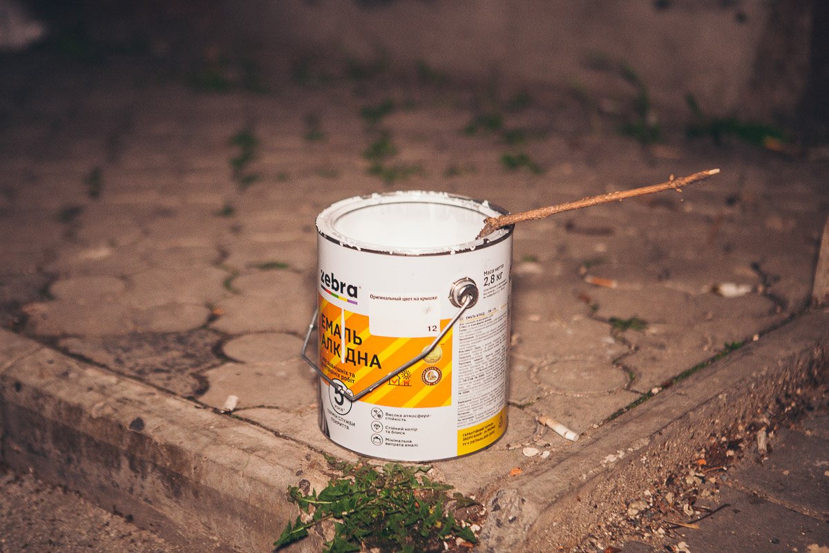 Для создания граффити ребята скинулись на краску