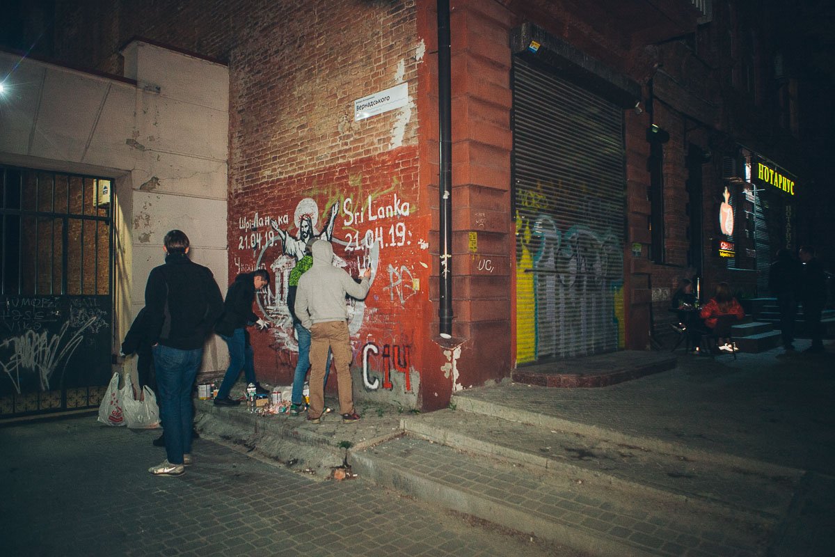 Художнику во всем помогали друзья