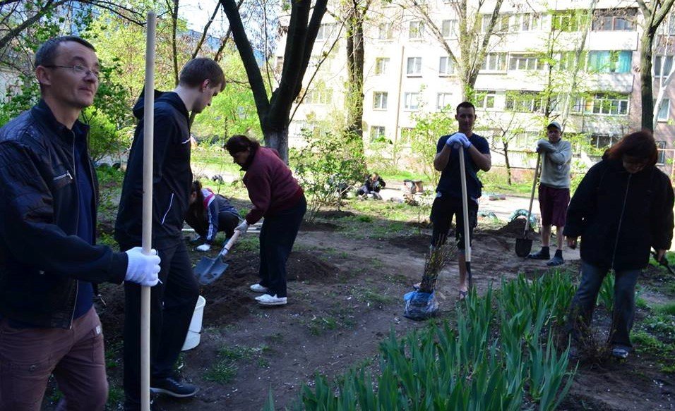 Уборка во дворах Уборка во дворах