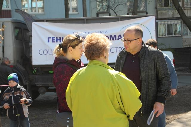 В Днепре высадили первый Кленовый сад 12