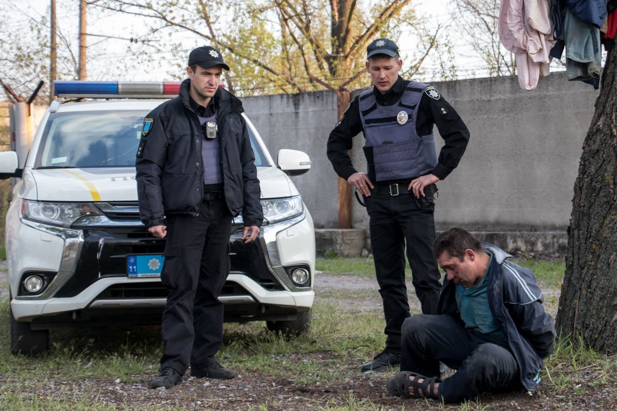 Сторож закрыл въезд на предприятие Сторож закрыл въезд на предприятие