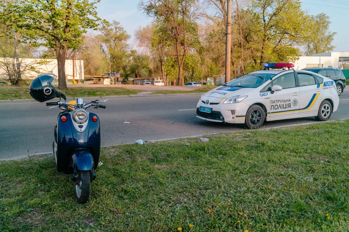 Женщина пыталась перестроиться и врезалась в авто Женщина пыталась перестроиться и врезалась в авто