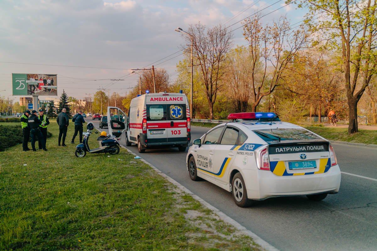 Медики оказали пострадавшим первую помощь Медики оказали пострадавшим первую помощь
