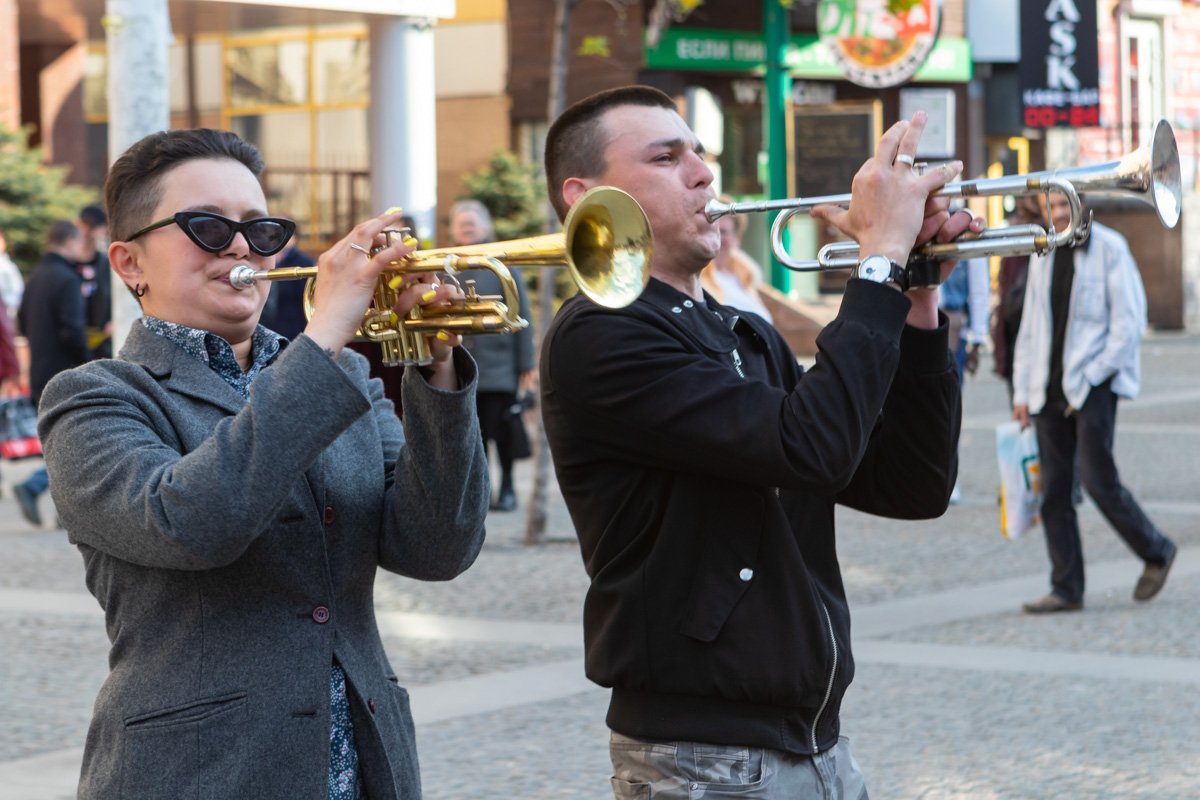 Музыканты Street Band "Кошечка Антона" приехали в Днепр из разных уголков страны