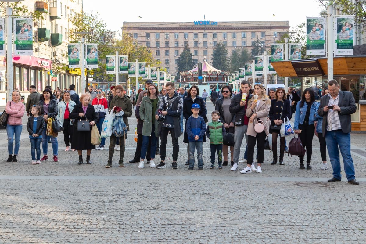 На площади собралось немало зрителей 