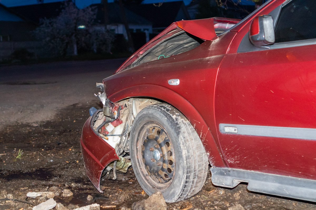 Предварительно известно, что авария произошла из-за того, что водитель ВАЗ не уступил дорогу на перекрестке Предварительно известно, что авария произошла из-за того, что водитель ВАЗ не уступил дорогу на перекрестке