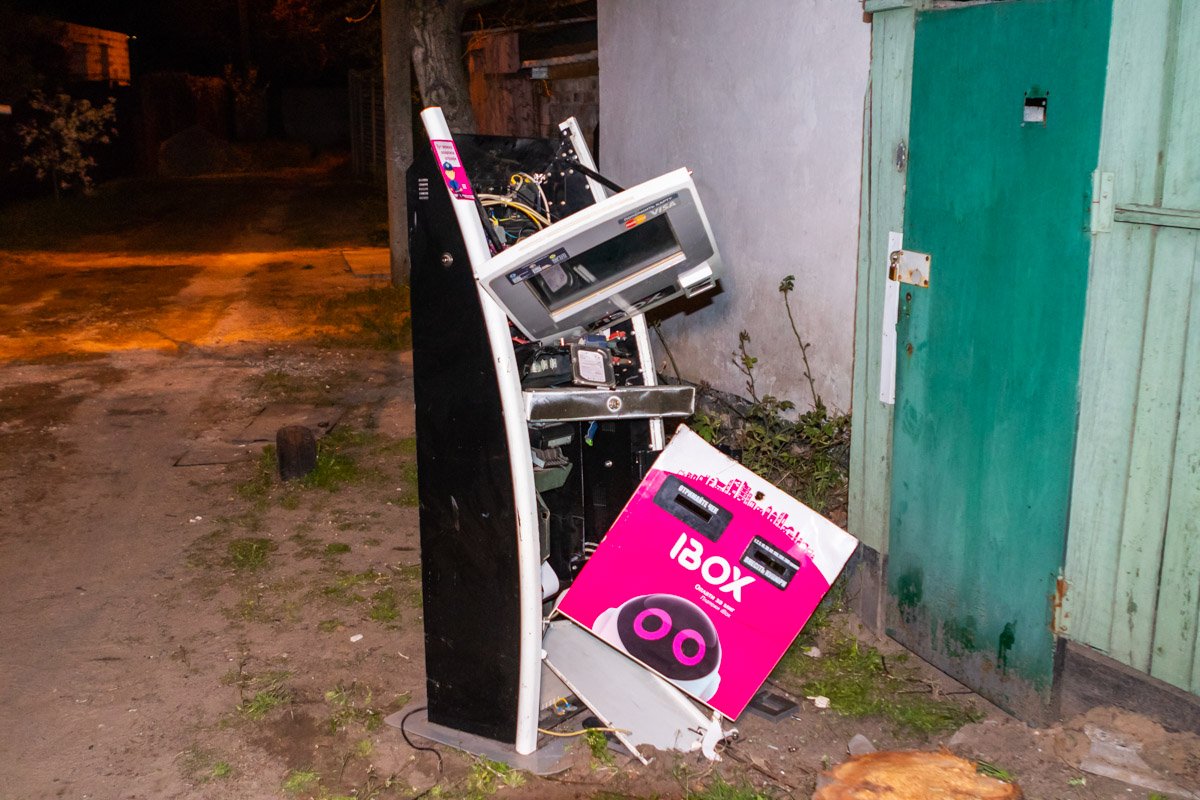 Терминал украли из продуктового магазина Терминал украли из продуктового магазина