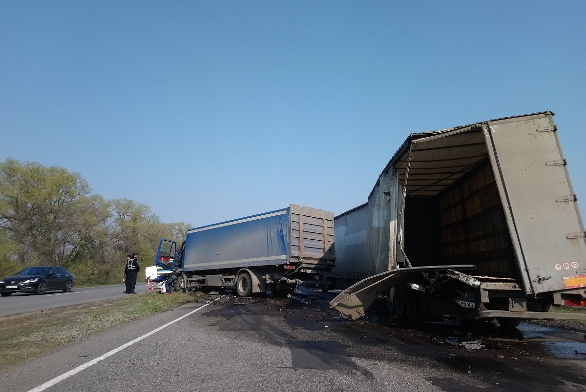 Инцидент произошел на Полтавской трассе, в районе села Лобойковка