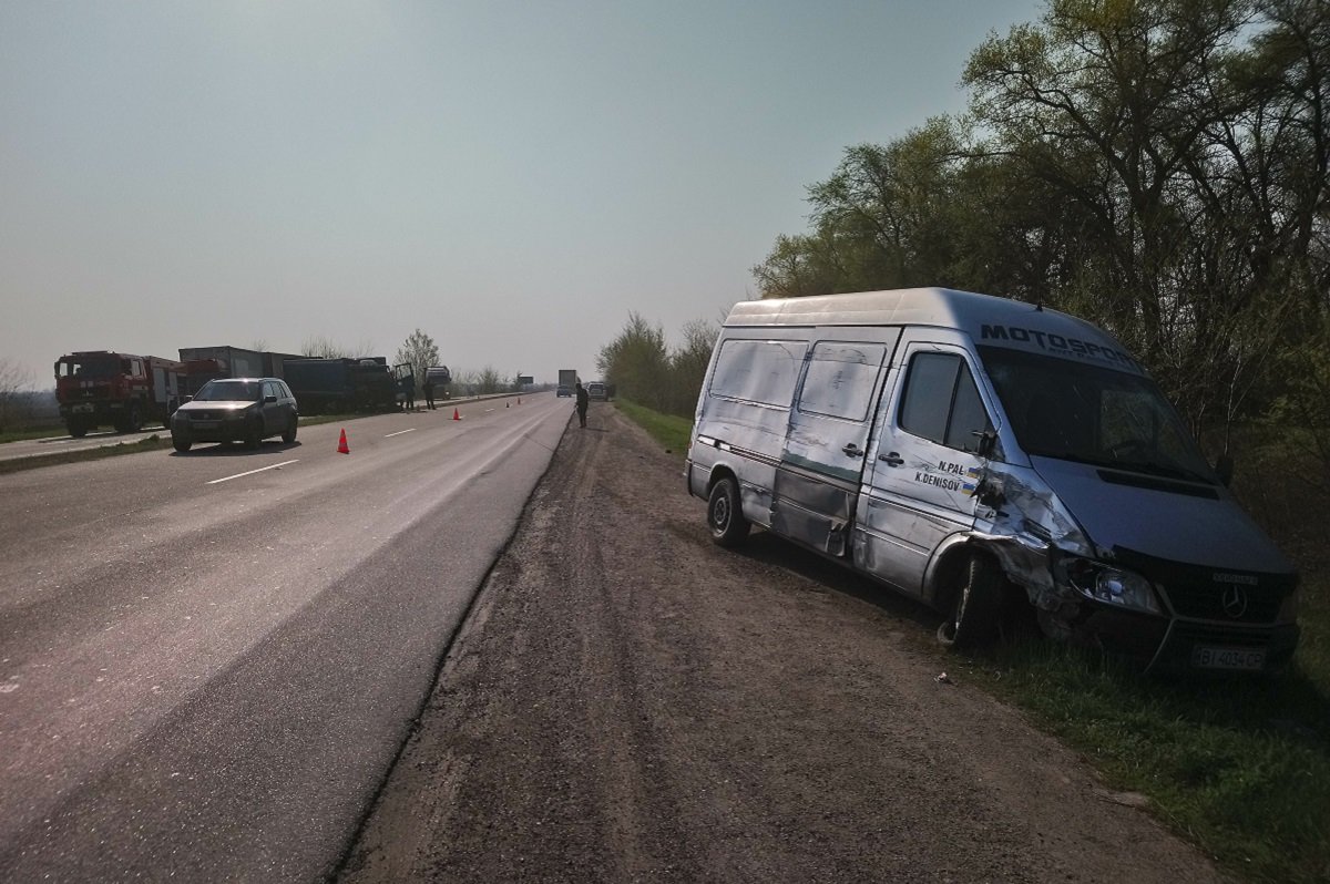 В результате происшествия пострадал водитель Mercedes Sprinter