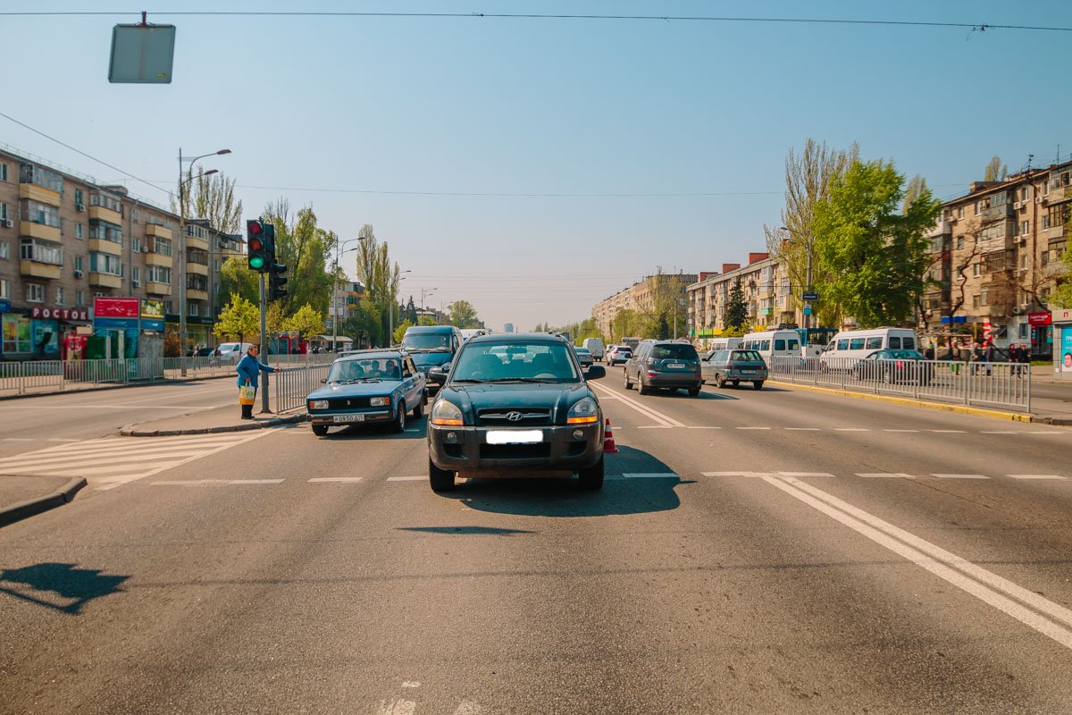 На место происшествия приехали сотрудники патрульной полиции и врачи "скорой" помощи На место происшествия приехали сотрудники патрульной полиции и врачи "скорой" помощи