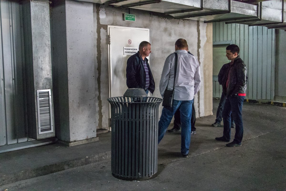 В Днепре на паркинге "Мост-сити" умер 48-летный мужчина  В Днепре на паркинге "Мост-сити" умер 48-летный мужчина