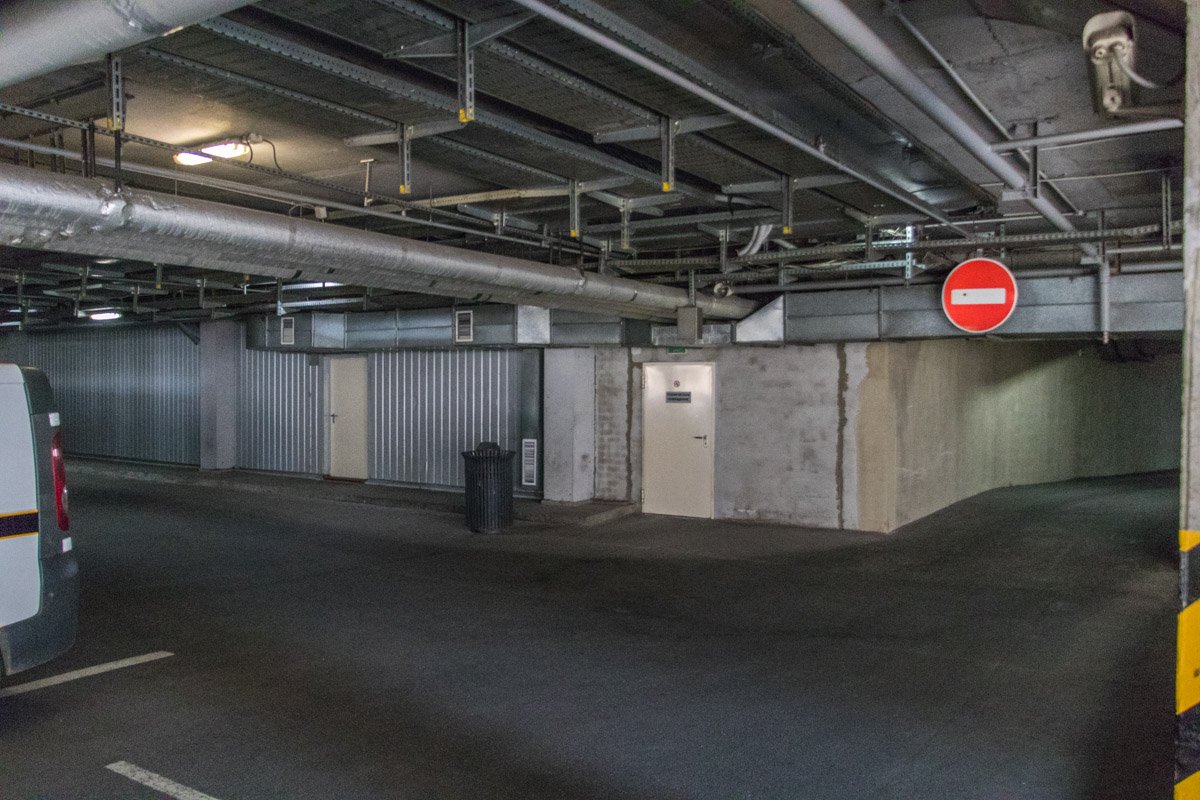 Он работал инженером по пожарной безопасности торгового комплекса Он работал инженером по пожарной безопасности торгового комплекса