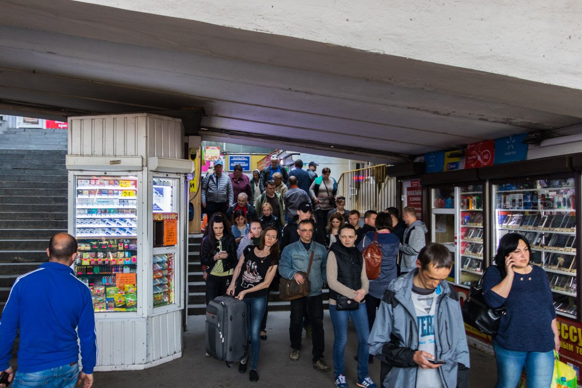 Людей не пускают внутрь