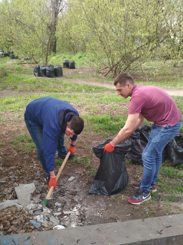 В Днепре сотрудники Альфа-Банка Украина и Укрсоцбанка вышли на уборку города 1
