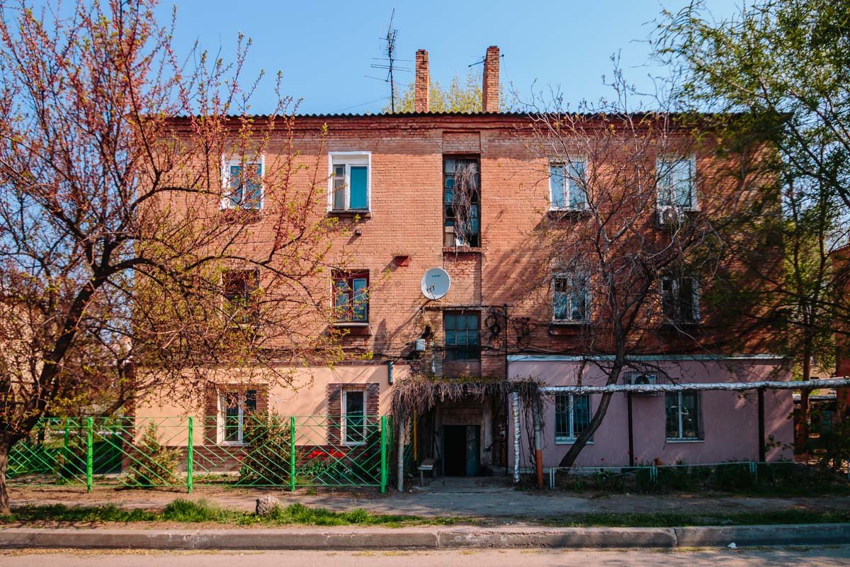 рисовала тушью в блокноте, немножко пела, рисовала тушью в блокноте, немножко пела,