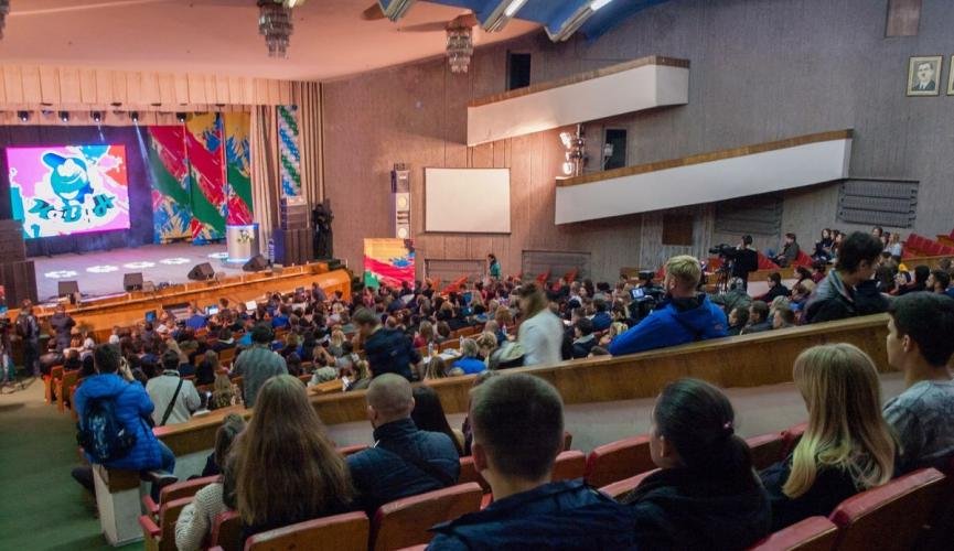 Легендарное юмористическое шоу Днепра «КаВуН» Легендарное юмористическое шоу Днепра «КаВуН»