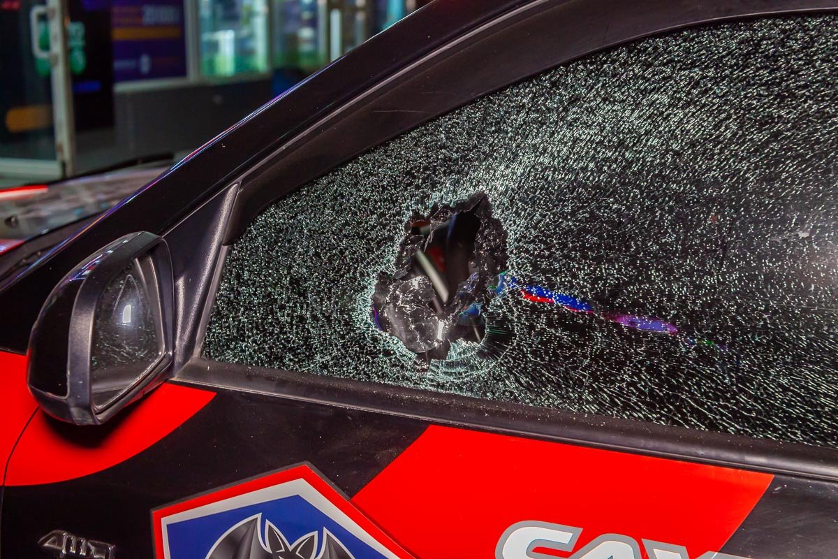 Разбили стекла Разбили стекла