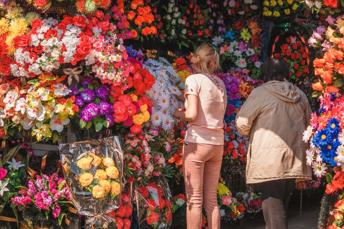 Лучше сделайте ради усопших что-то хорошее Лучше сделайте ради усопших что-то хорошее