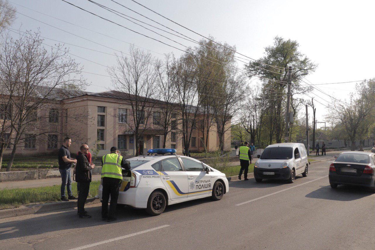 На Большой Диевской водитель автомобиля Renault наехал на 12-летнего ребенка