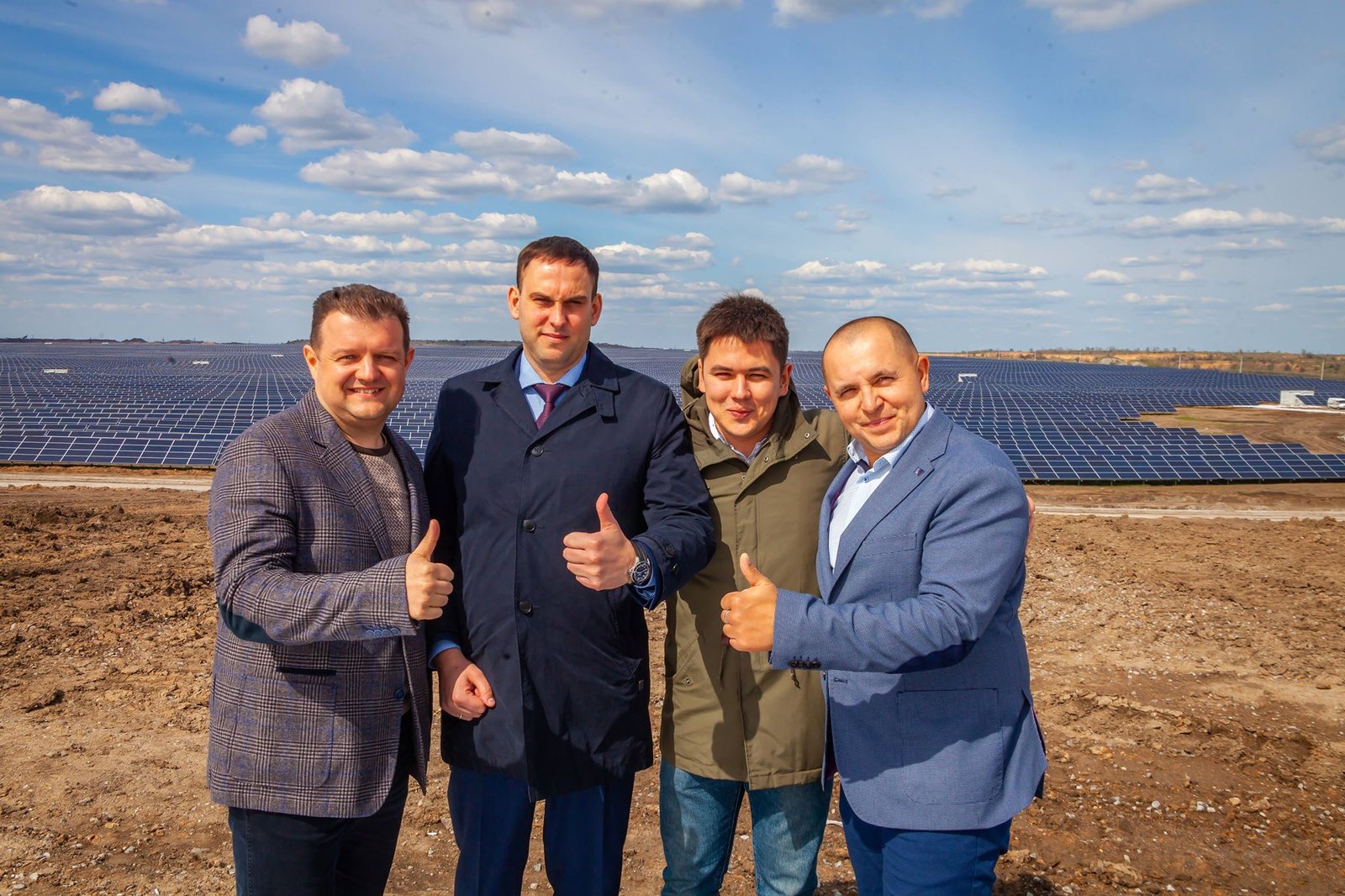 Руководство и собственники компании МСК «Синергия» Владимир Кошель, Сергей Тарковский, Батыр Азимов, также директор и собственник компании «Меганом Украина» Сергей Корниенко Руководство и собственники компании МСК «Синергия» Владимир Кошель, Сергей Тарковский, Батыр Азимов, также директор и собственник компании «Меганом Украина» Сергей Корниенко