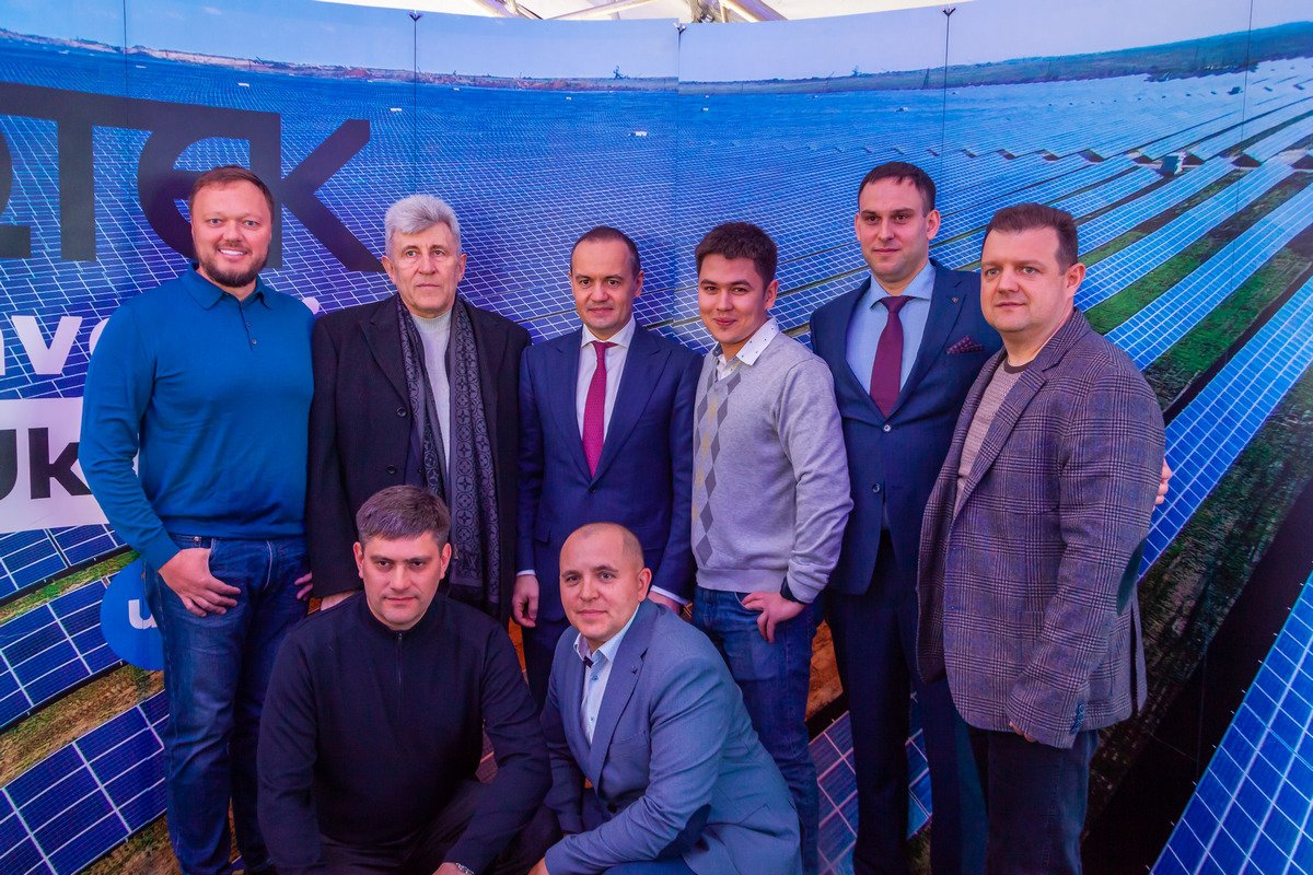 Руководство компании МСК «Синергия», генеральный директор, председатель правления компании ДТЭК, представители компаний партнёров Руководство компании МСК «Синергия», генеральный директор, председатель правления компании ДТЭК, представители компаний партнёров