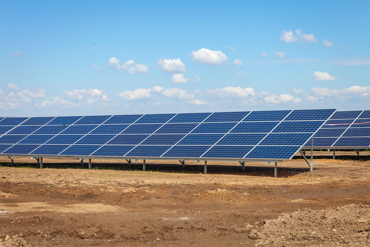 В Днепропетровской области начала работу крупнейшая солнечная электростанция в Украине 9