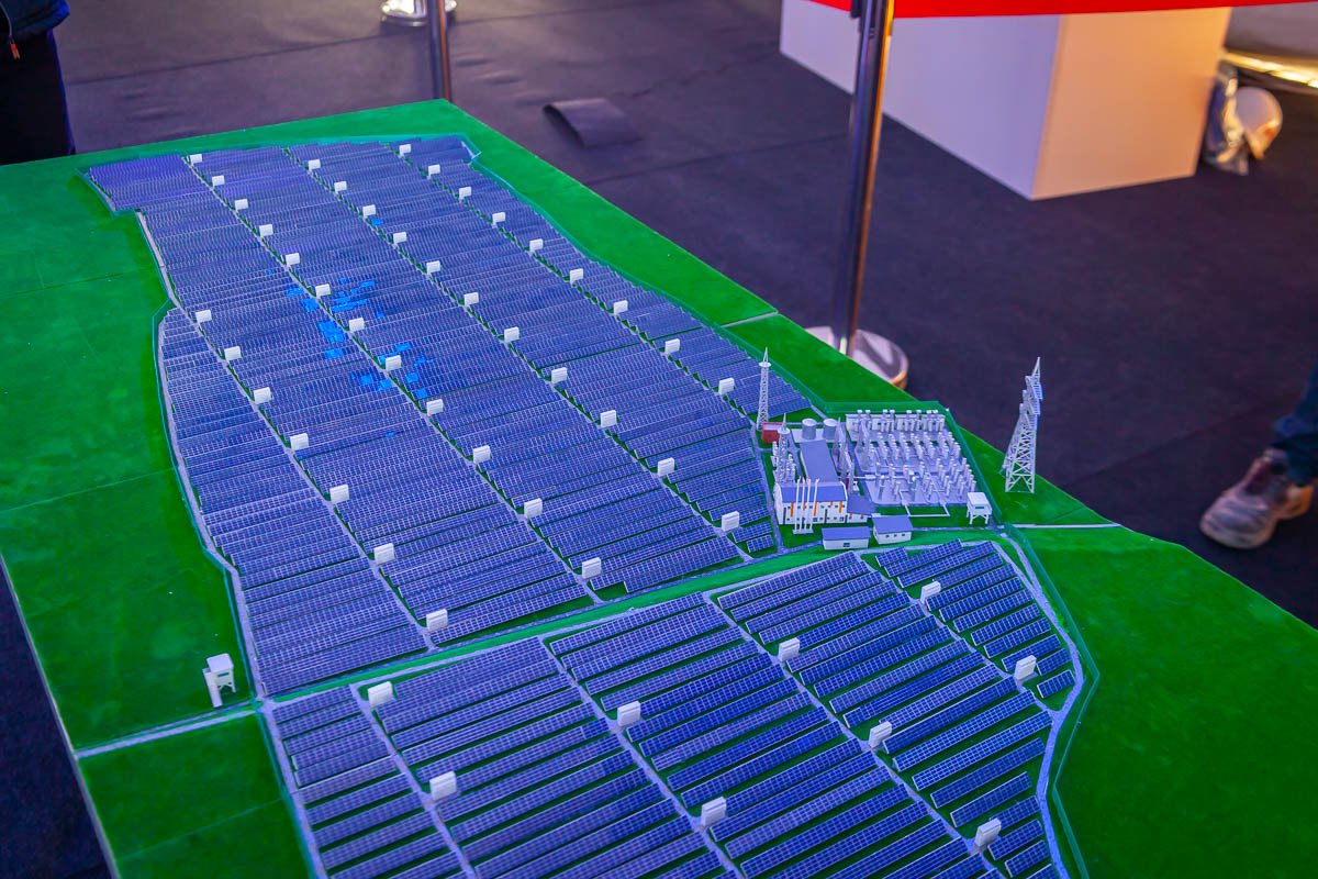 В Днепропетровской области начала работу крупнейшая солнечная электростанция в Украине 10