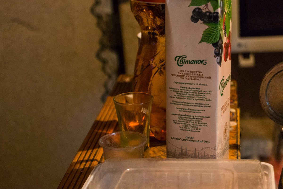 Они проверили факт того, что в «наливайках» на Косиора продают алкоголь несовершеннолетним Они проверили факт того, что в «наливайках» на Косиора продают алкоголь несовершеннолетним