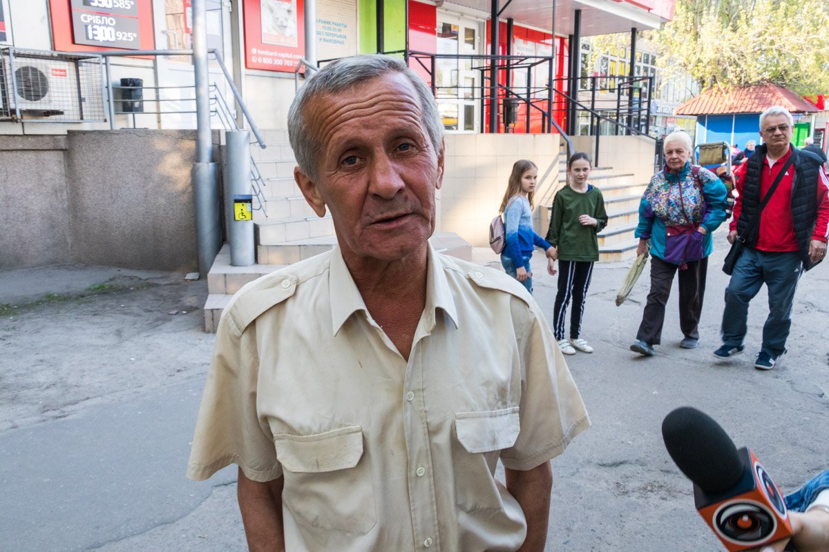 Мужчина считает, что подобные заведения не должны существовать Мужчина считает, что подобные заведения не должны существовать